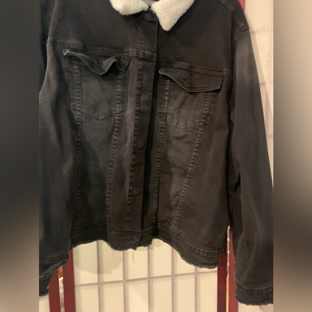 Max Jeans Black Denim Jacket with Faux Sherpa Collar - Picture 4 of 9